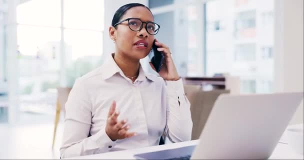 Telefonní Hovor Notebook Diskuze Obchodní Ženou Která Pracuje Své Kanceláři — Stock video