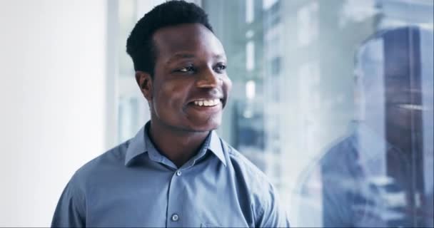 Affaires Fenêtre Pensée Avec Homme Noir Opportunité Résolution Problèmes Avec — Video