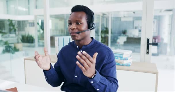 Call Center Fekete Férfi Beszél Támogatja Ügyfélszolgálatot Hogy Lépjen Kapcsolatba — Stock videók