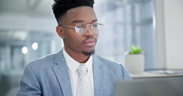 Бизнес Мышление Черный Человек Идеями Решениями Карьерой Решением Проблем Ноутбуком — стоковое видео