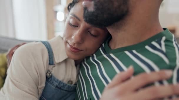 Entspannen Sie Gesicht Liebe Und Paar Umarmung Beziehungsunterstützung Und Pflege — Stockvideo