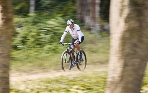 Floresta Borrão Mountain Bike Esportes Homem Ciclismo Ação Andar Bicicleta — Fotografia de Stock