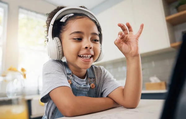 Strona Główna Wideo Tablet Uśmiech Dziecka Komunikacji Online Klasy Elearning — Zdjęcie stockowe