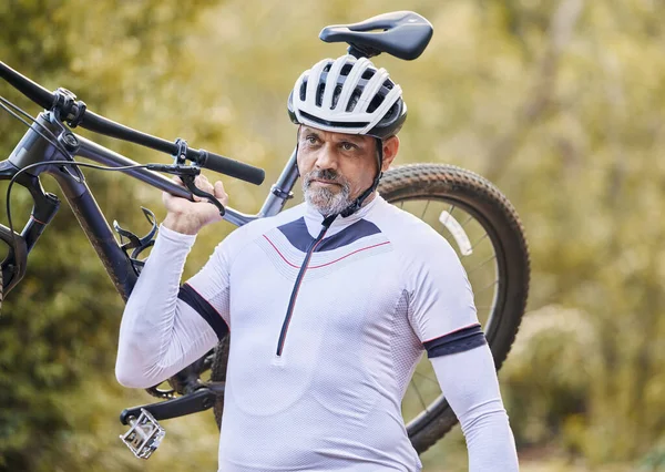 Athlete Man Carrying Mountain Bike Outdoor Cardio Exercise Sports Race — Stock Photo, Image
