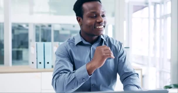 Negocios Pensamiento Hombre Negro Con Una Sonrisa Oportunidad Decisión Con — Vídeo de stock