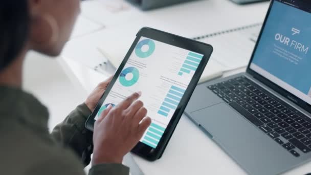 Handen Tablet Vrouw Met Seo Analyse Monitoring Van Voortgang Met — Stockvideo