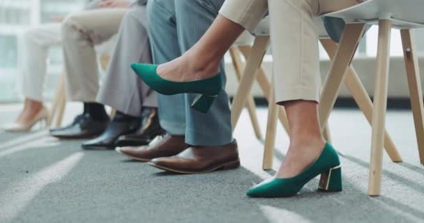 Pessoas Negócios Close Sapatos Com Recrutamento Contratação Sala Espera Com — Vídeo de Stock