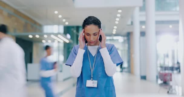 Vrouw Dokter Hoofdpijn Tijd Vervallen Stress Angst Van Schuld Overwerkt — Stockvideo