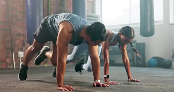 Saúde Fitness Classe Com Casal Ginásio Para Treino Coaching Cardio — Vídeo de Stock
