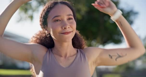 Lächeln Stretching Und Gesicht Der Frau Park Für Fitness Cardio — Stockvideo