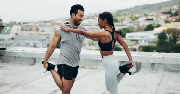 Casal Alta Cinco Fitness Com Exercício Livre Alongamento Pernas Com — Vídeo de Stock