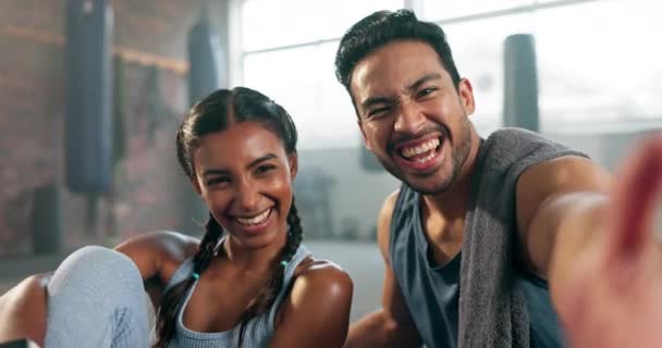 Gelukkig Stel Fitness Selfie Voor Workout Training Fotografie Samen Sportschool — Stockvideo
