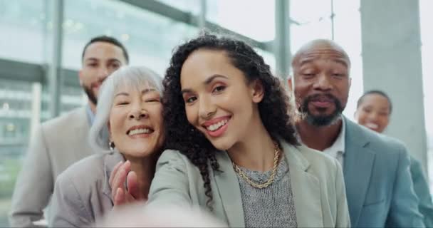 Geschäftsleute Gesicht Und Selfie Der Gruppe Mit Social Media Emoji — Stockvideo