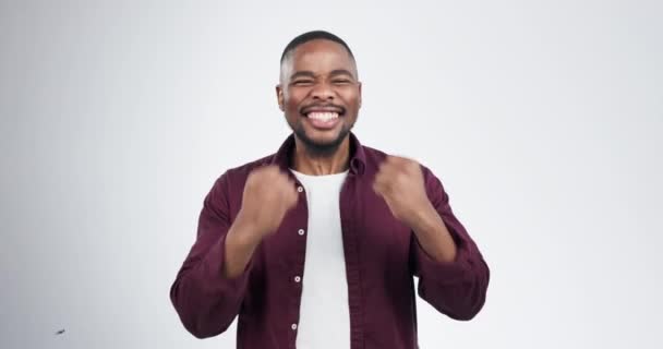 Éxito Motivación Feliz Con Cara Hombre Negro Estudio Para Celebración — Vídeos de Stock