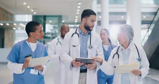 Praca Zespołowa Medyczna Tabletka Lekarzami Szpitalu Badania Doradztwo Wsparcie Medycyna — Wideo stockowe