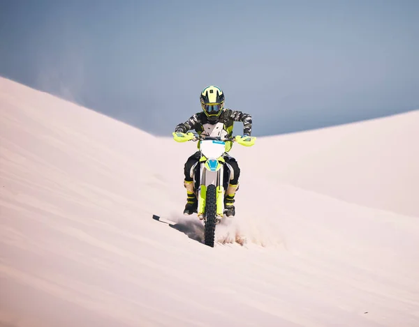 Dune Moto Homme Athlète Entraînant Dans Désert Pour Course Compétition — Photo