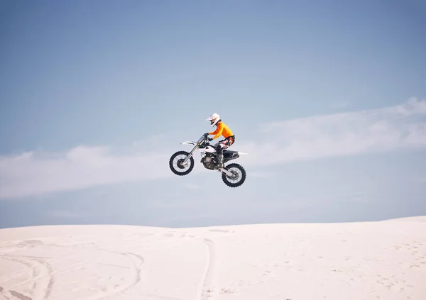 Motorfiets Mockup Lucht Met Een Man Woestijn Een Voertuig Voor — Stockfoto