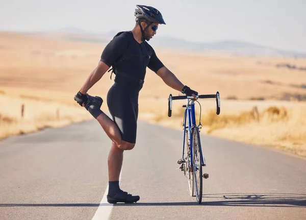 Hombre Ciclista Estiramiento Carretera Con Bicicleta Fitness Entrenamiento Deportes Aire — Foto de Stock