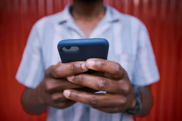 Persona Mani Smartphone Primo Piano Comunicazione Social Media Digitazione Chat — Foto Stock