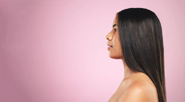 Femme Soin Des Cheveux Profil Studio Avec Espace Pour Maquiller — Photo