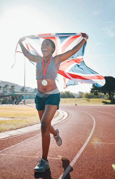 Běžec Úspěch Černoška Oslavou Britskou Vlajkou Sportem Soutěží Pýchou Vítězem — Stock fotografie