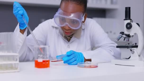 Medical Experiment Chemistry Black Woman Research Testing Sample Laboratory Healthcare — Stock Video