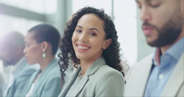 Gesicht Lächeln Und Eine Geschäftsfrau Bei Einer Konferenz Mit Ihren — Stockvideo
