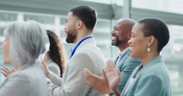 Üzletemberek Taps Csoport Műhelyben Tömeg Együtt Edzés Ünneplés Vagy Célok — Stock videók