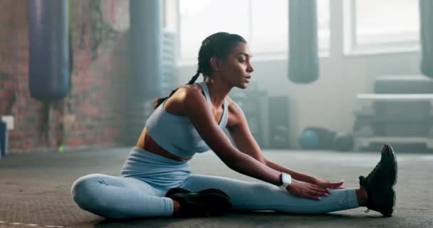 Kobieta Rozciąganie Siłowni Fitness Zaczynają Się Zdrowia Odnowy Biologicznej Ciało — Wideo stockowe