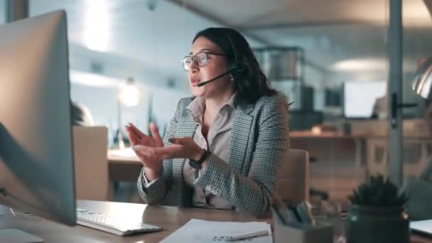 Call Центр Консалтинг Ніч Діловою Жінкою Офісі Обслуговування Клієнтів Спілкування — стокове відео