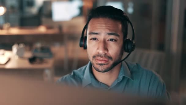 Mann Kopfschmerzen Und Schmerzen Für Call Center Kommunikation Und Telemarketing — Stockvideo