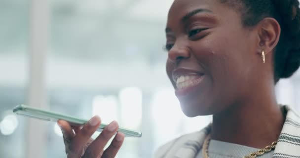 Mulher Negra Telefone Conversando Nota Voz Comunicação Conversa Escritório Mulheres — Vídeo de Stock