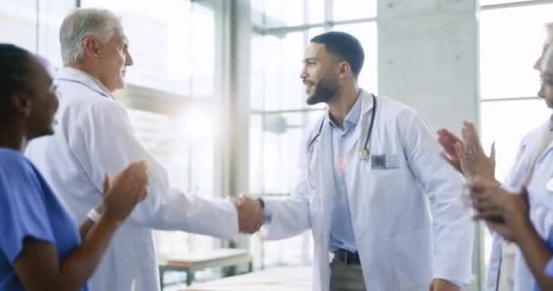Reunião Aplausos Médicos Apertando Mãos Para Sucesso Bom Trabalho Promoção — Vídeo de Stock