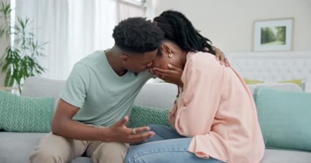 Abraço Choro Casal Negro Com Amor Conforto Por Sentimento Triste — Vídeo de Stock