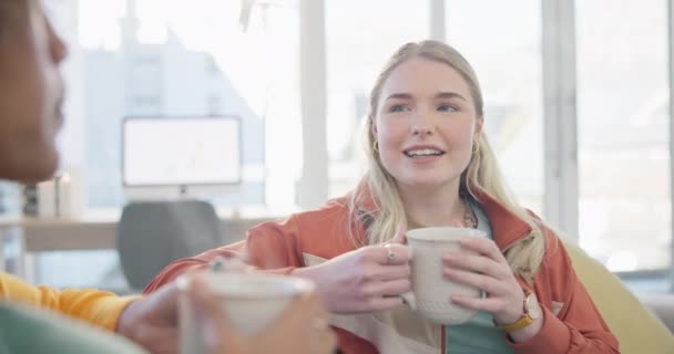 Lány Barátok Kávé Chat Kanapén Reggeli Hallgatni Történet Vicc Vagy — Stock videók