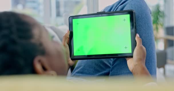 Osoba Tablet Zelená Maketa Doma Sledovat Filmy Předplatné Blog Streaming — Stock video