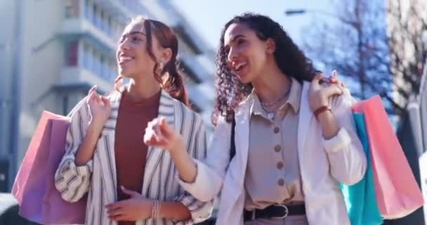 Reizen Stad Vrouwen Met Boodschappentassen Promotie Praten Met Mode Happy — Stockvideo