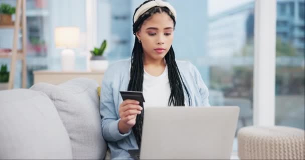 Mujer Laptop Compras Online Con Tarjeta Crédito Pago Mecanografía Tienda — Vídeos de Stock
