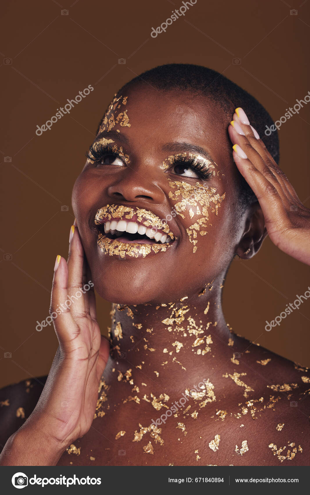 Gold Glitter Flake Black Woman Beauty Makeup Luxury Studio Sparkle Stock  Photo by ©PeopleImages.com 671840894