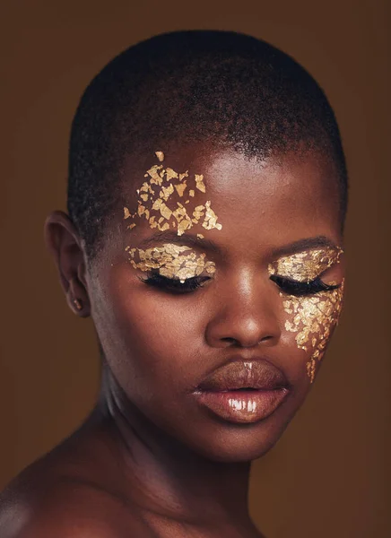 Золоті Пластівці Краса Чорна Жінка Обличчям Крупним Планом Косметикою Косметикою — стокове фото