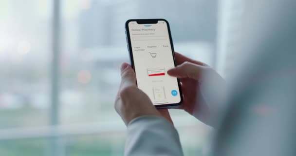 Apotheken App Gesundheitswesen Und Hände Mit Einem Telefonbildschirm Für Medikamentenbestellung — Stockvideo