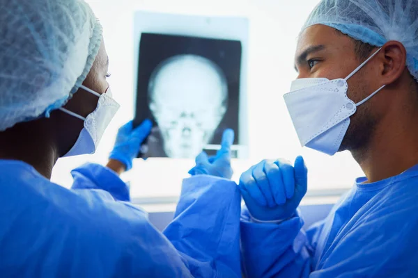 Kafatası Röntgeni Doktorlar Test Sonuçları Için Tıbbi Tartışmalar Çizelgeler Ameliyat — Stok fotoğraf