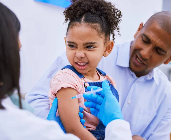 Scared Child Dad Doctor Vaccine Syringe Flu Shot Medicine Injection — Stock Photo, Image