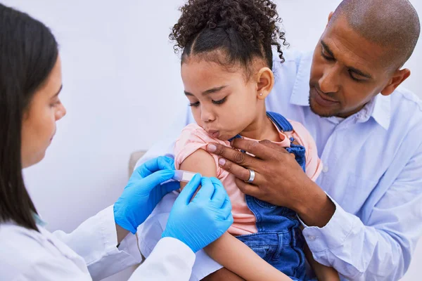 Doctor Father Child Plaster Vaccine Flu Shot Medicine Injection Clinic — Stock Photo, Image