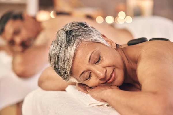 Hot Stone Massage Zen Old Couple Spa Vacation Luxury Beauty — Stock Photo, Image