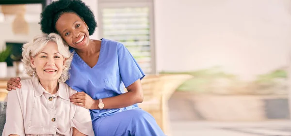 Feliz Mulher Cuidador Para Banner Casa Cuidados Saúde Apoio Médico — Fotografia de Stock