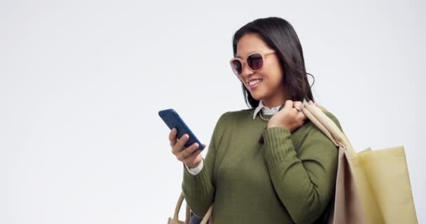 Mujer Feliz Teléfono Bolsa Compras Las Redes Sociales Pago Moda — Vídeos de Stock