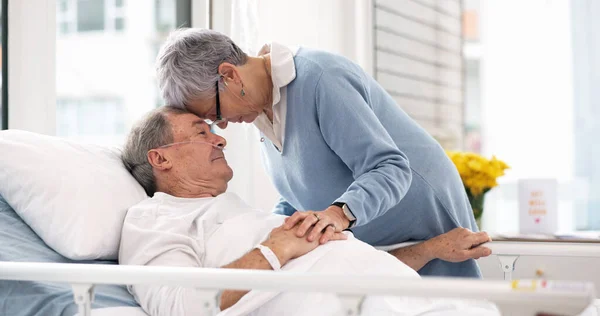 Szpital Miłość Lub Para Starsza Chory Pacjent Uczucie Empatii Więź — Zdjęcie stockowe