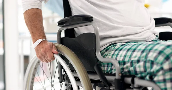 Wózek Inwalidzki Chory Zamknięty Pacjent Szpitalu Rozpoznaniu Leczeniu Lub Zabiegu — Zdjęcie stockowe