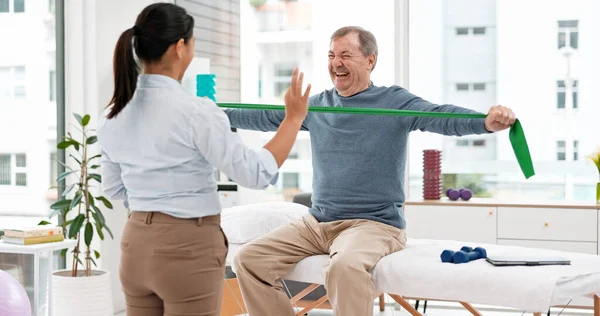 Physical Therapy Patient Chiropractor Stretching Resistance Band Muscle High Five — Stock Photo, Image